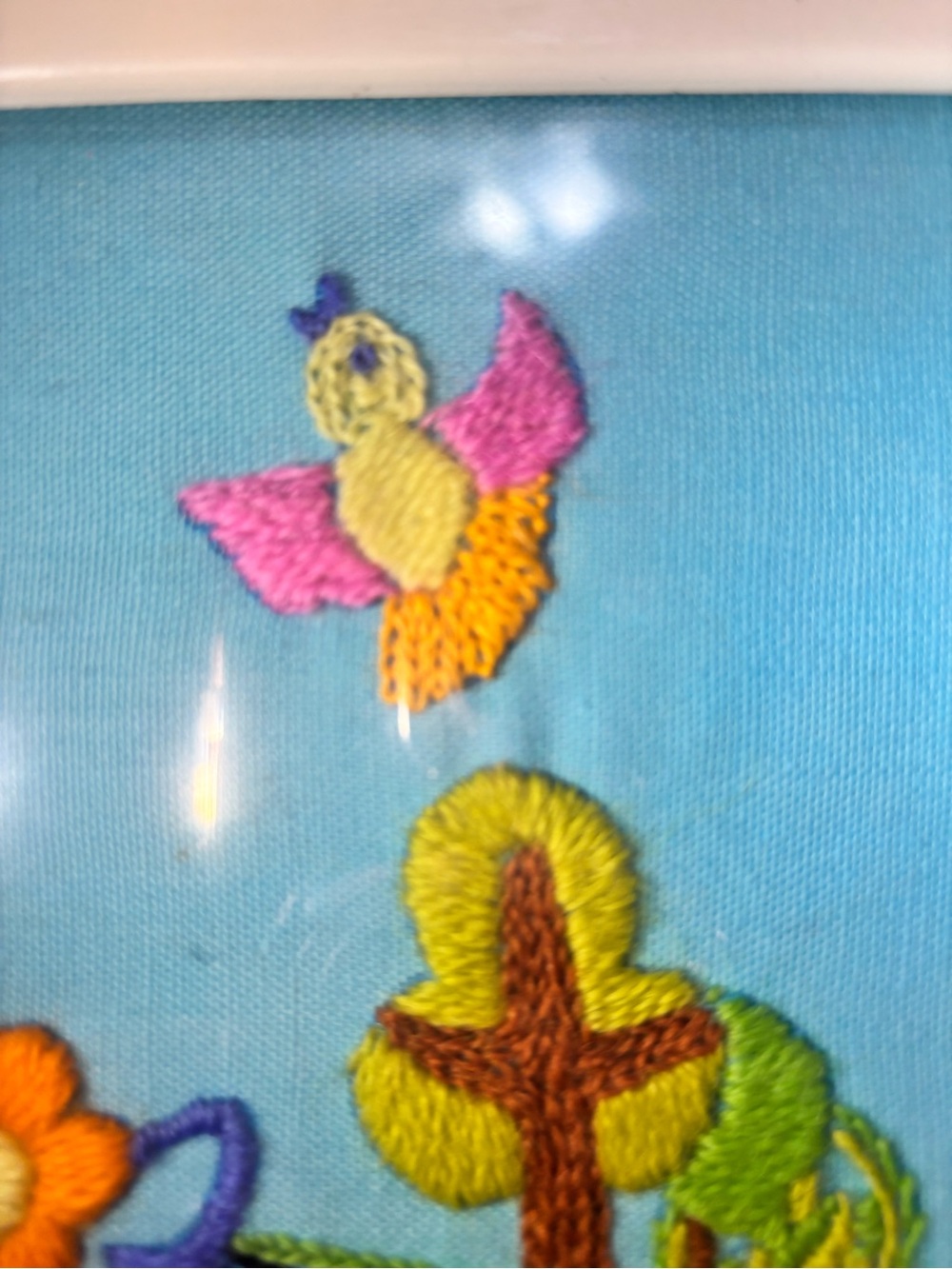 VINTAGE NEEDLEPOINT / EMBROIDERED COW & PROFESSIONALLY FRAMED IN GLASS! - Picture 8 of 13